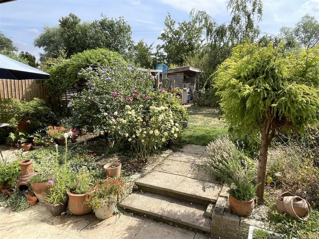 https://mr0.homeflow-assets.co.uk/files/photo/image/47961/6733/_x_/p3jqSdH7eEGnpfdTntz7Ig.jpg