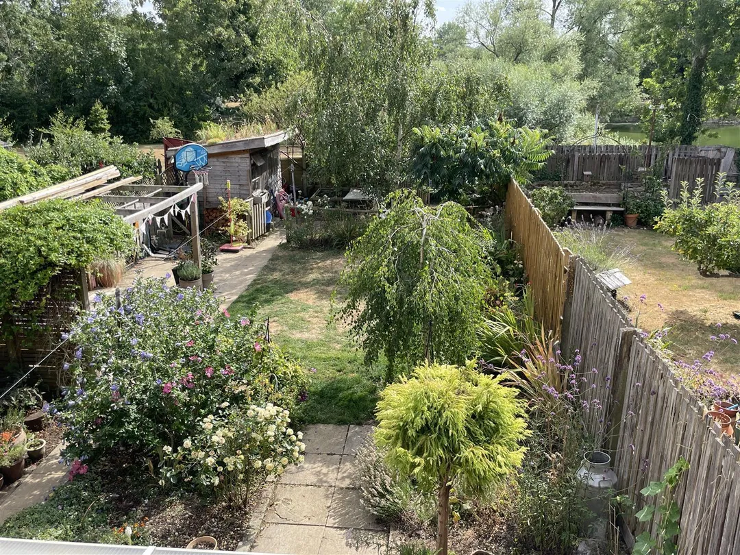 https://mr0.homeflow-assets.co.uk/files/photo/image/47961/6734/_x_/t8OBqgqIoUSKaiL9NaXu5w.jpg