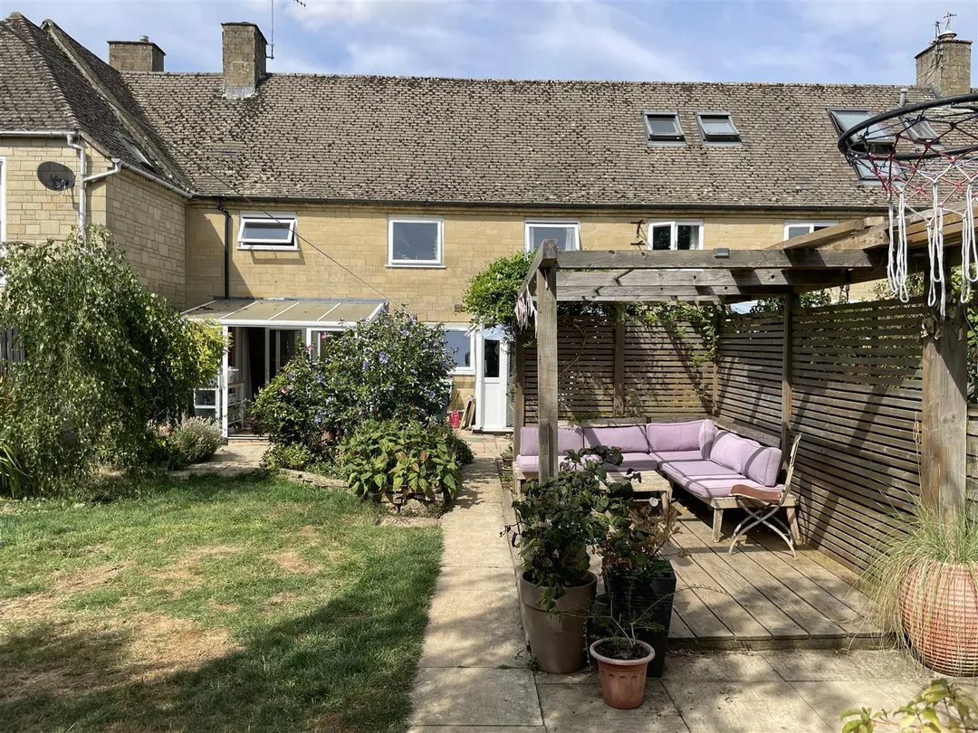 https://mr0.homeflow-assets.co.uk/files/photo/image/47961/6735/_x_/L0yQgUigP0GjwhOxgnGBOg.jpg
