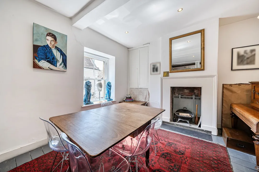https://mr0.homeflow-assets.co.uk/files/photo/image/47962/0908/_x_/56791443.jpg