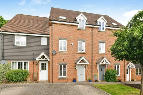 Pembridge Gardens, Stevenage, Hertfor...
