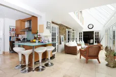 Riverside Drive, Esher KT10 photo 3