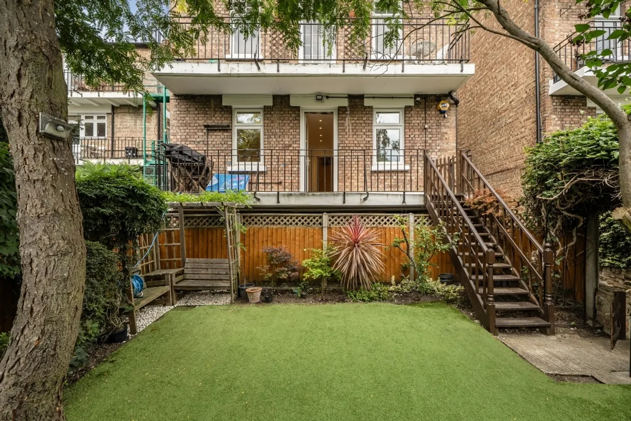 Cholmley Gardens London NW6 photo 12