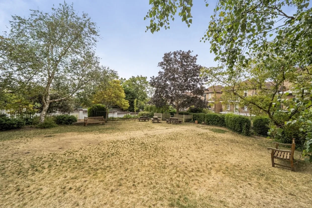 Cholmley Gardens London NW6 photo 13