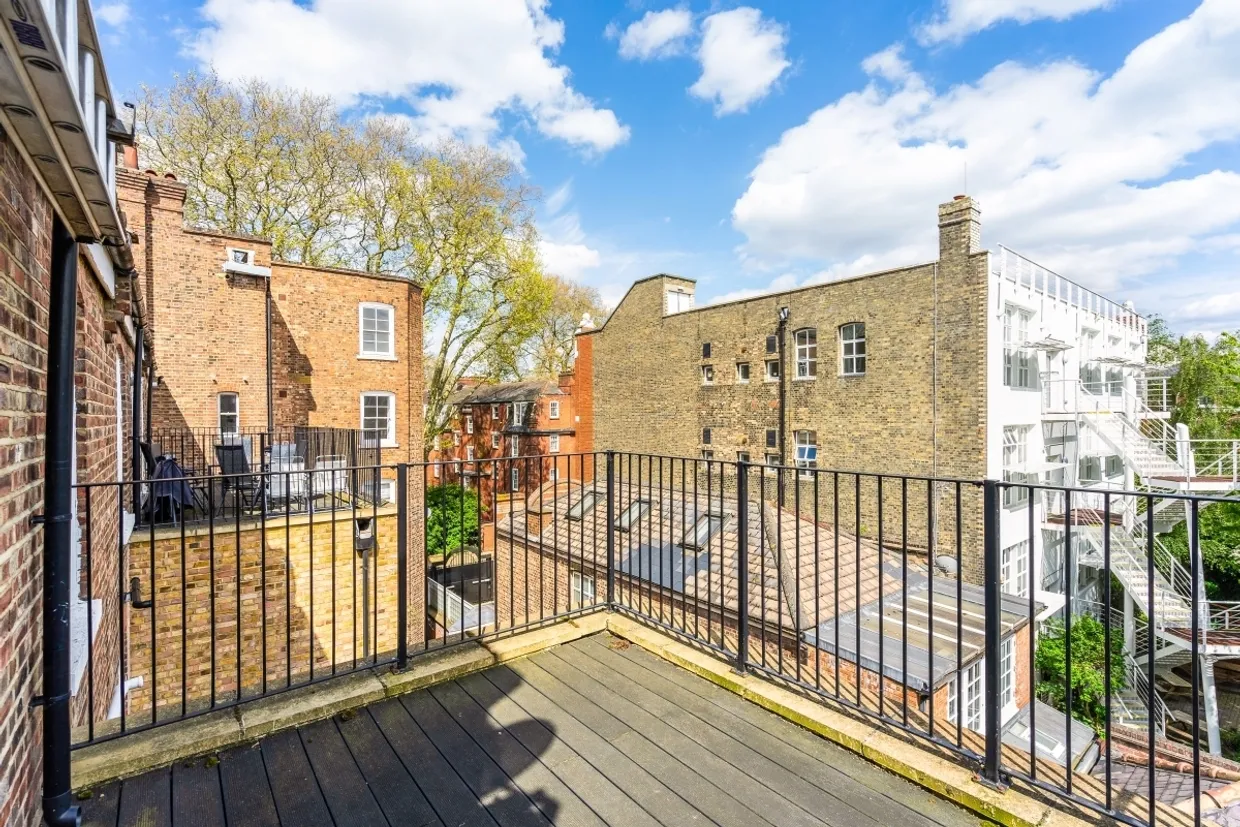 Pleasant Place London N1 photo 14