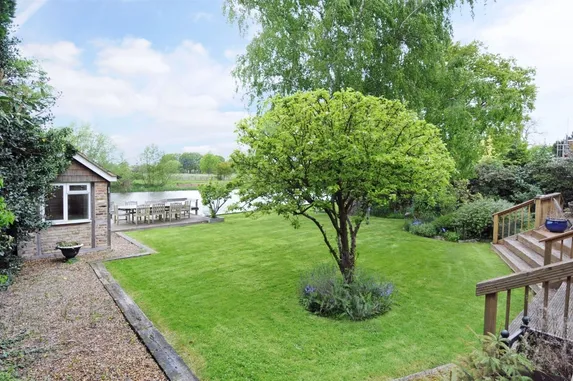 Riverside Drive, Esher KT10