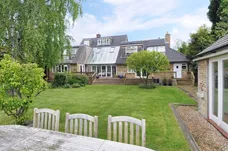 Riverside Drive, Esher KT10 photo 18