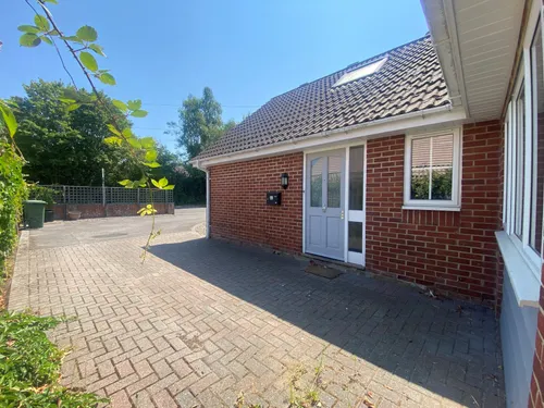 Barbe Baker Avenue, West End, SOUTHAMPTONphoto