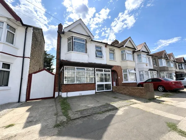 Cavenham Gardens, Ilford, IG1