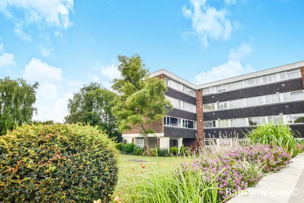 The Ridings, Chigwell IG7 4QY