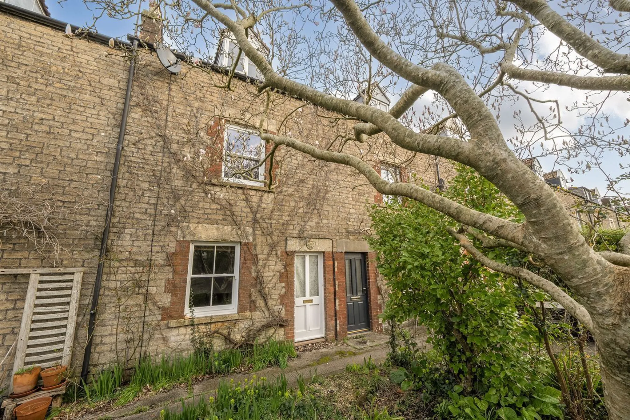 https://mr0.homeflow-assets.co.uk/files/photo/image/47966/6629/_x_/54653892.jpg