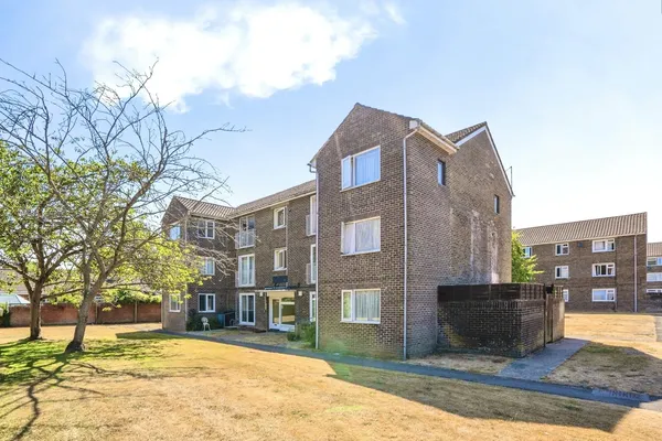 Crombie Close, WATERLOOVILLE, Hampshi...