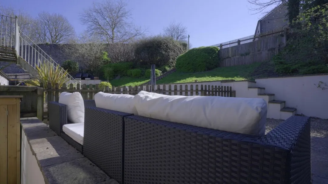 https://mr0.homeflow-assets.co.uk/files/photo/image/47966/9321/_x_/43262180.jpg