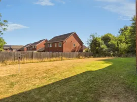 Chetwood Road, Crawley thumb 2