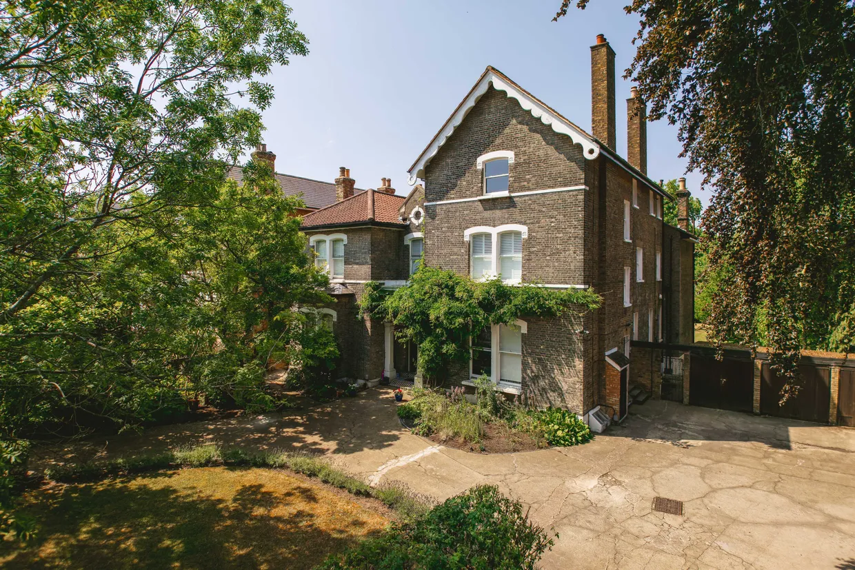 Court Road, London, SE9 photo 1