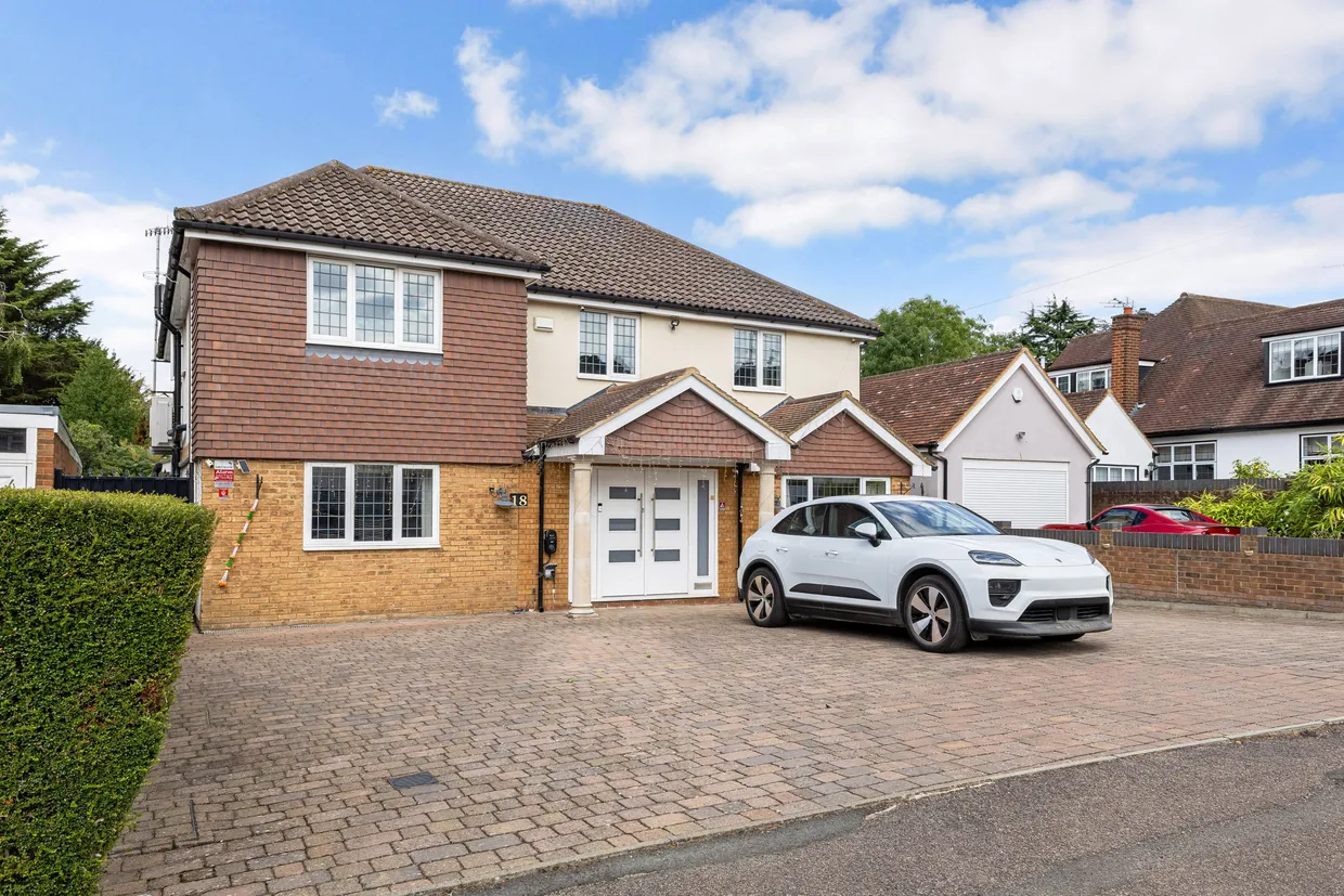 Heathfield Road, Bushey, WD23 photo 1