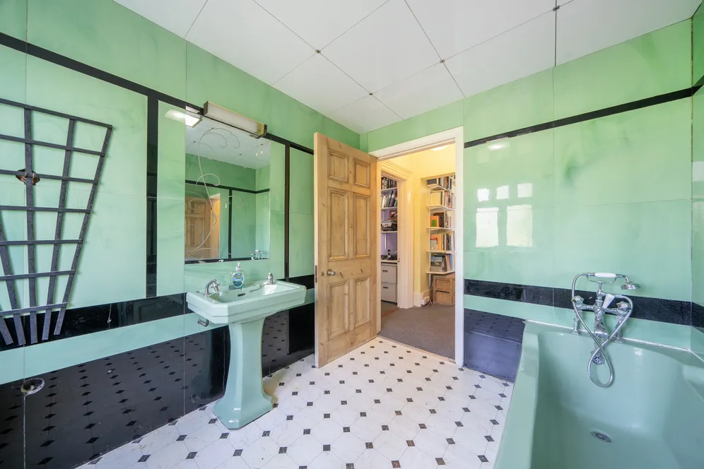 Court Road, London, SE9 photo 9