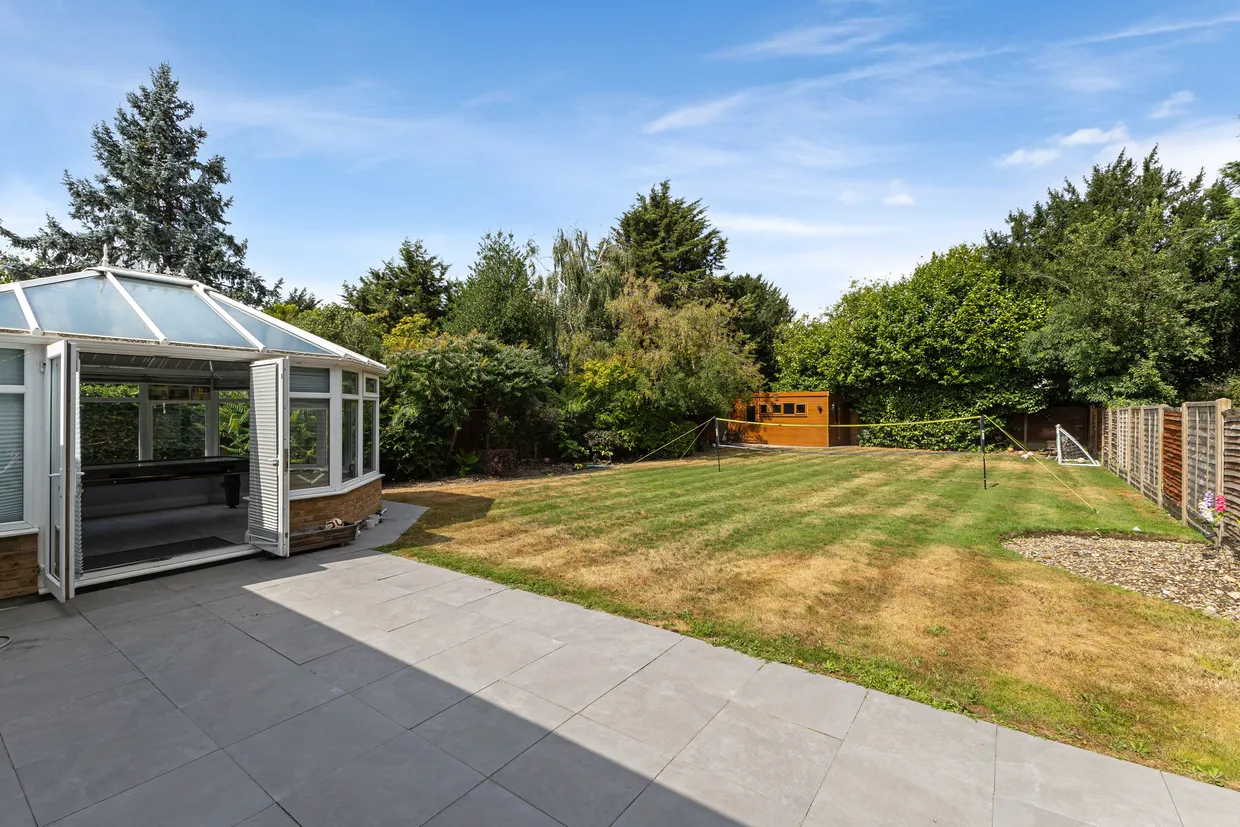 Heathfield Road, Bushey, WD23 photo 4
