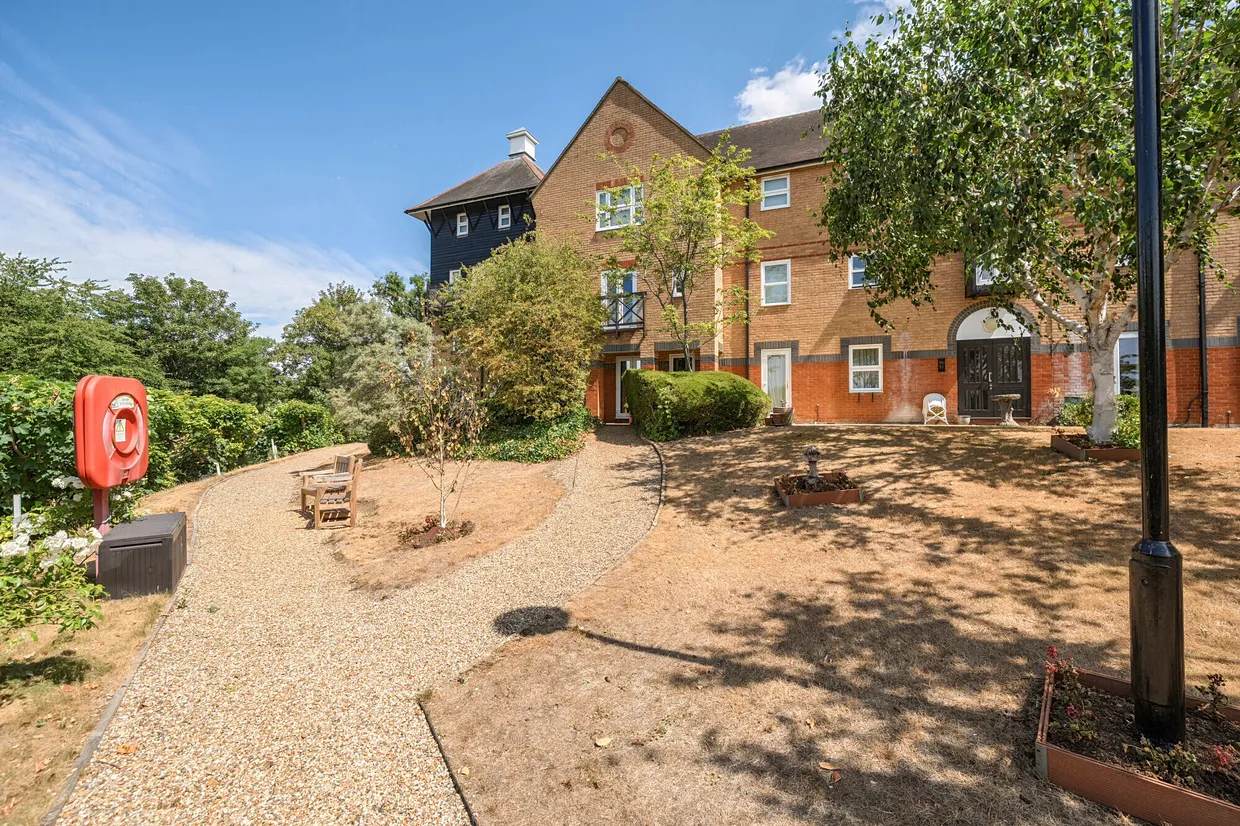 Mitre Court, Railway Street, Hertford, SG14 photo 1