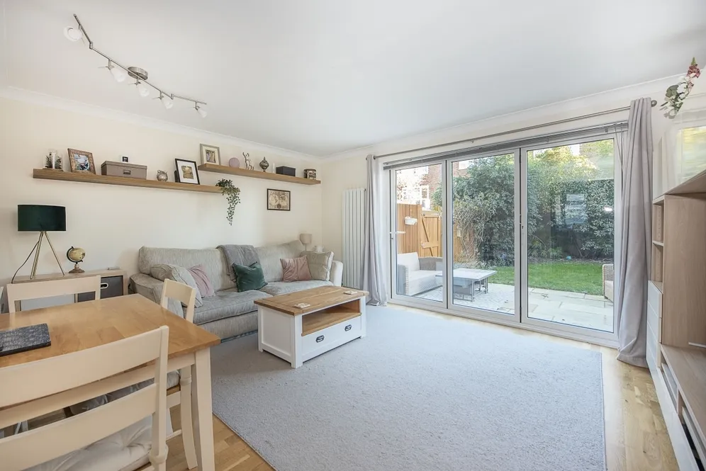 Cumberland Close, Twickenham, TW1 photo 3