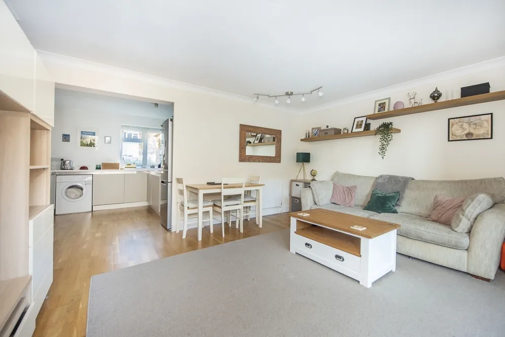 Cumberland Close, Twickenham, TW1 photo 4