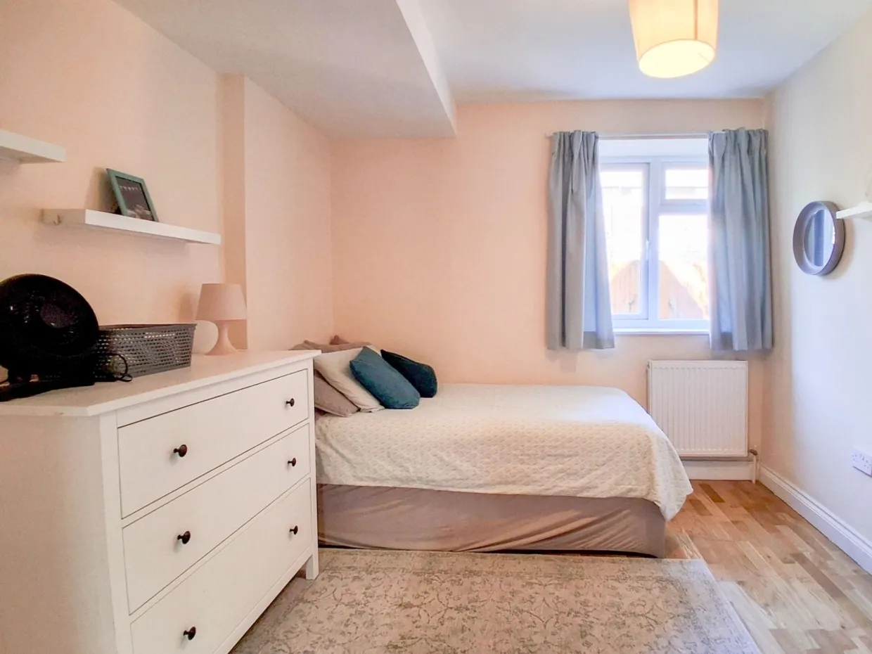 Cumberland Close, Twickenham, TW1 photo 7