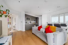 Maud Street, E16 photo 8