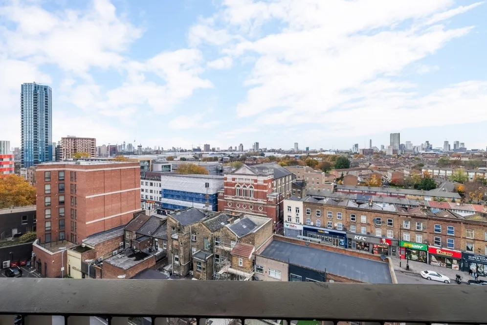 Maud Street, E16 photo 11