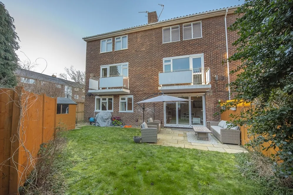 Cumberland Close, Twickenham, TW1 photo 11
