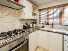 Kinnaird Close, Slough thumb 2