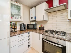 Kinnaird Close, Slough thumb 3
