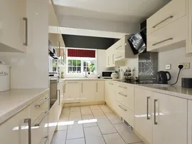 Parkfield Close, Hartlebury, Kidderminster thumb 3