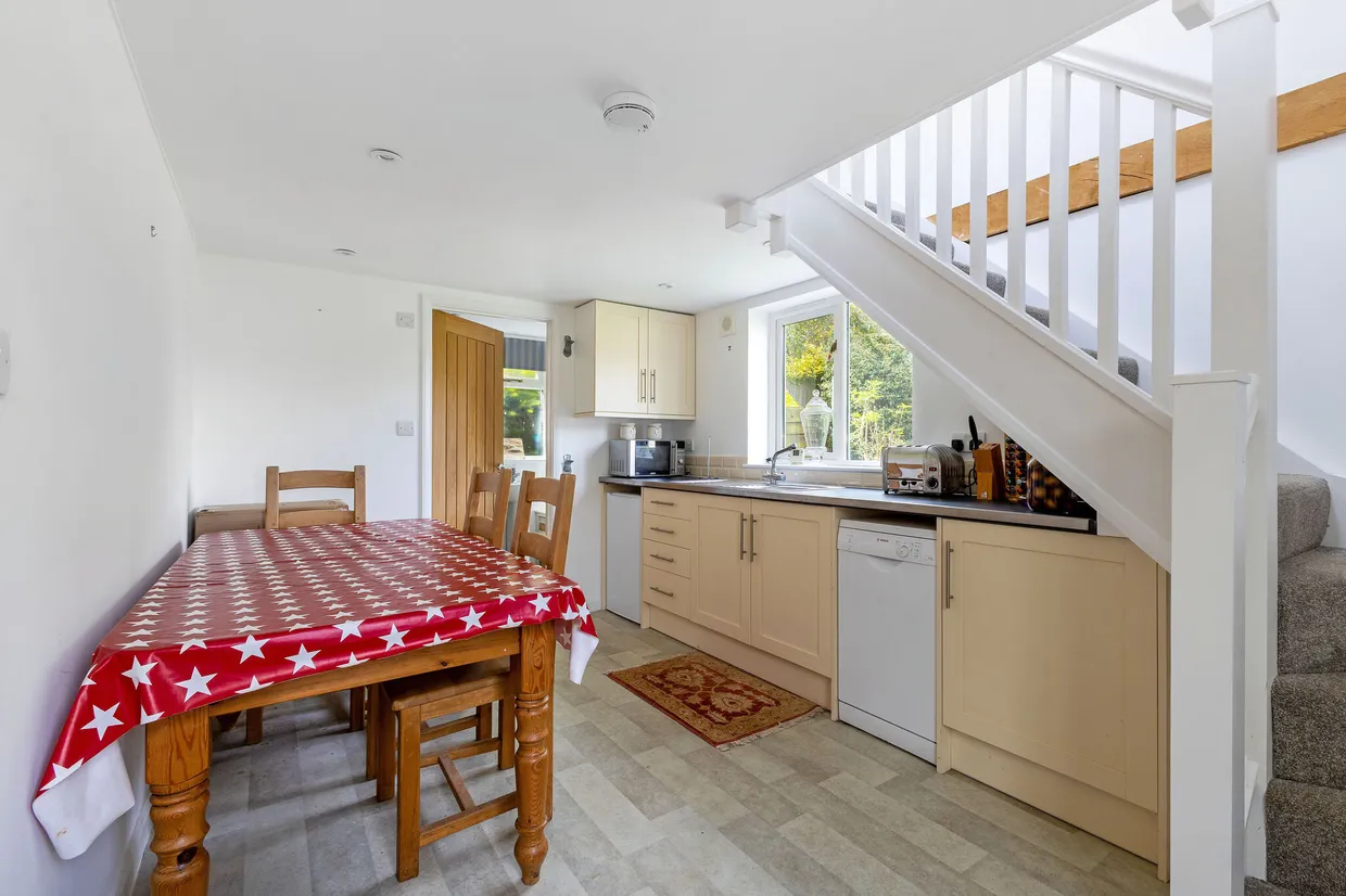 Shalden, Alton, GU34 photo 19