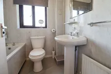 Manor Chase, Beddau, Pontypridd