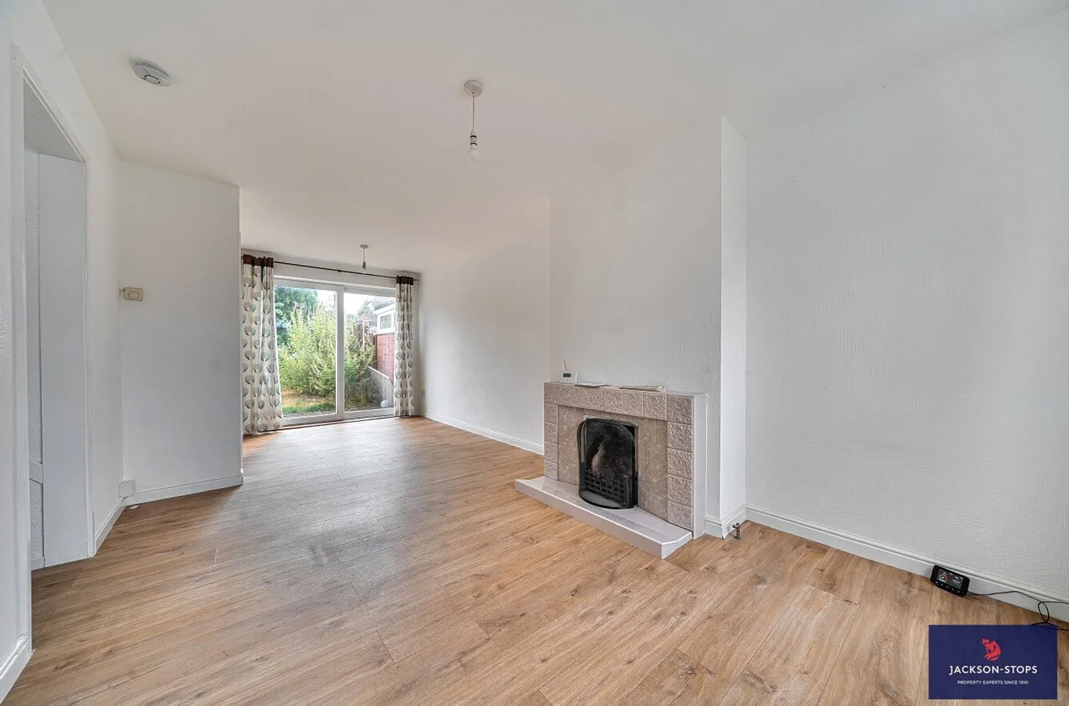 Blackthorn Grove, Woburn Sands, MK17 photo 3