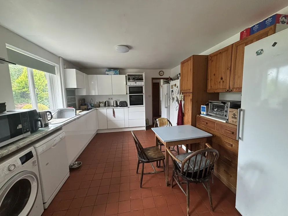 Property carousel item 9
