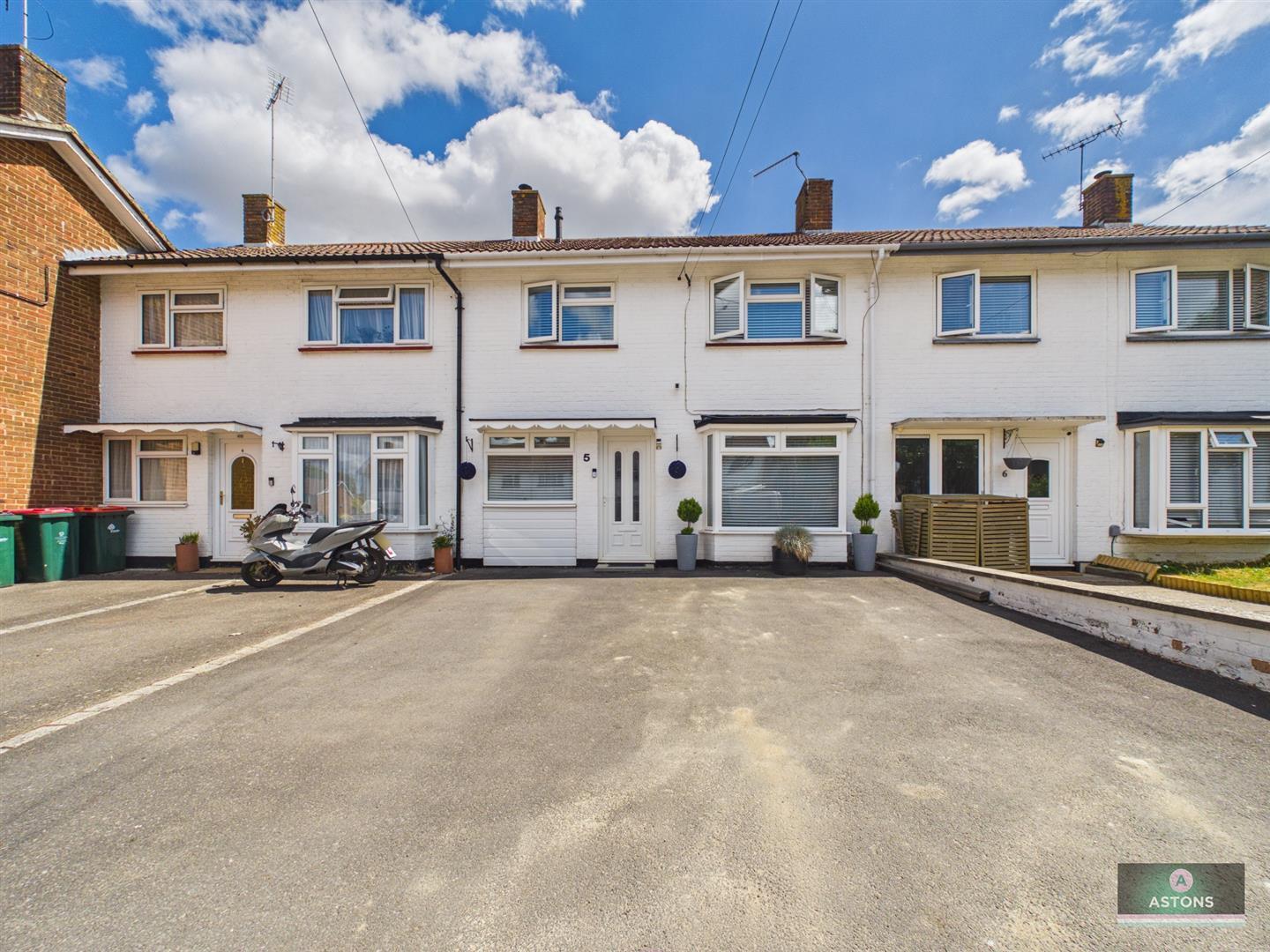 Treyford Close, Crawley Image 1