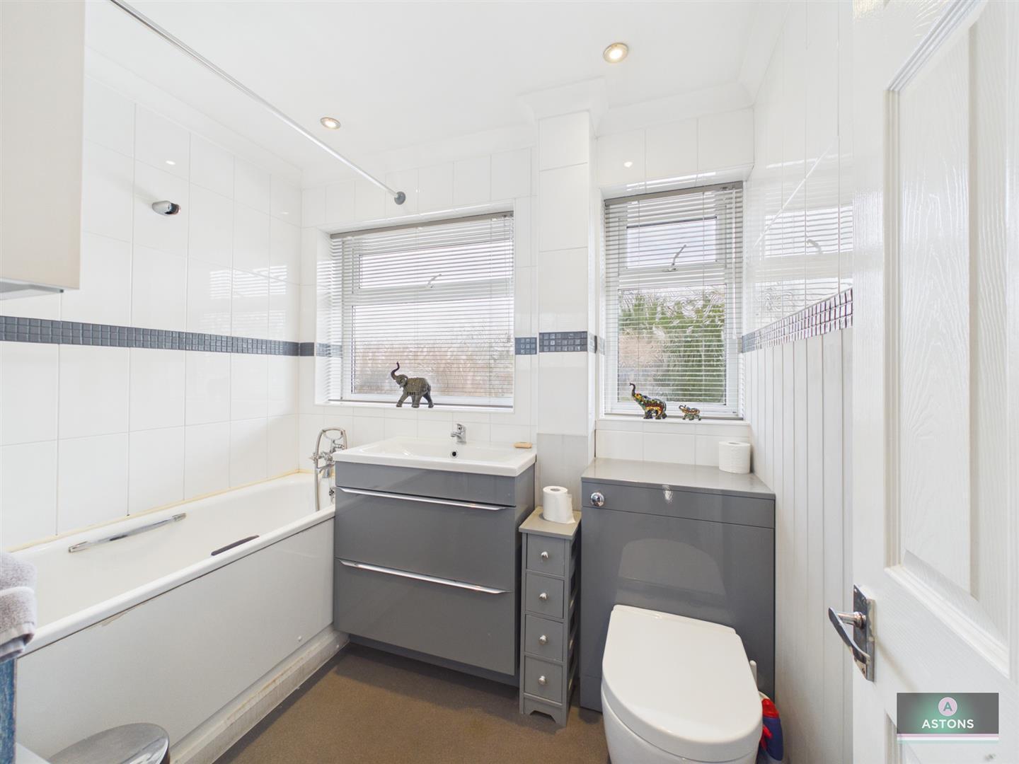 Treyford Close, Crawley Image 17