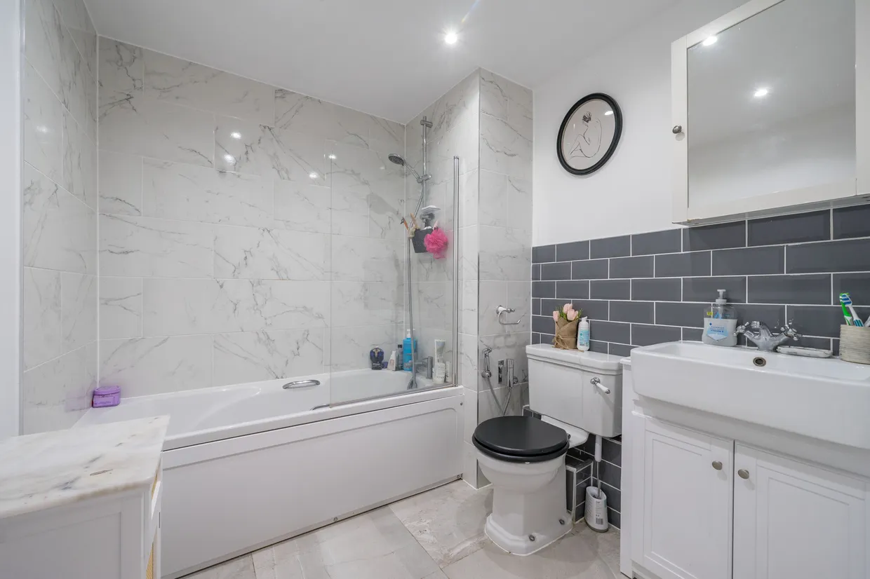 Holland Gardens, Brentford, TW8 photo 6