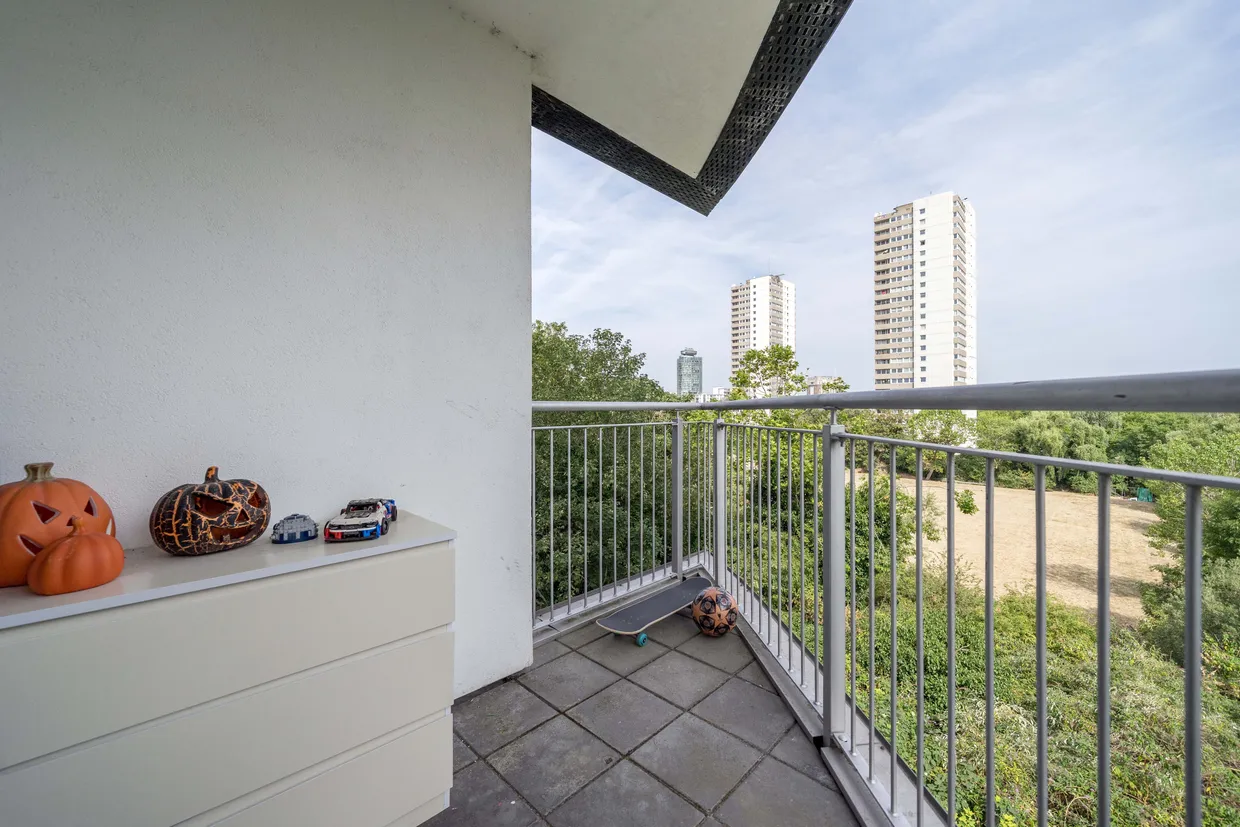 Holland Gardens, Brentford, TW8 photo 14
