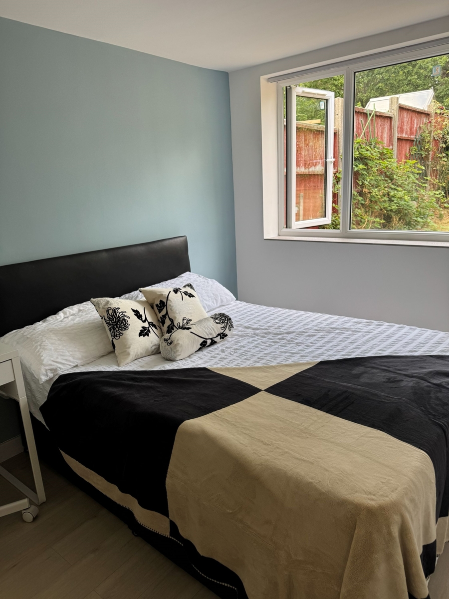 11 Room 6, Aldrin Way, Coventry Image 1