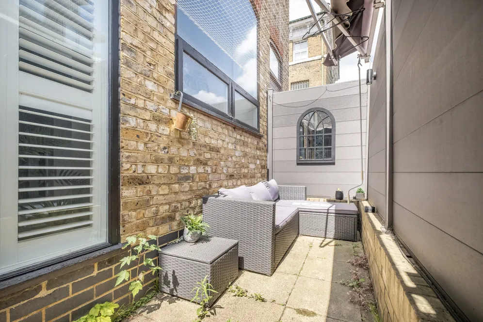 Burston Road, London, SW15 photo 2