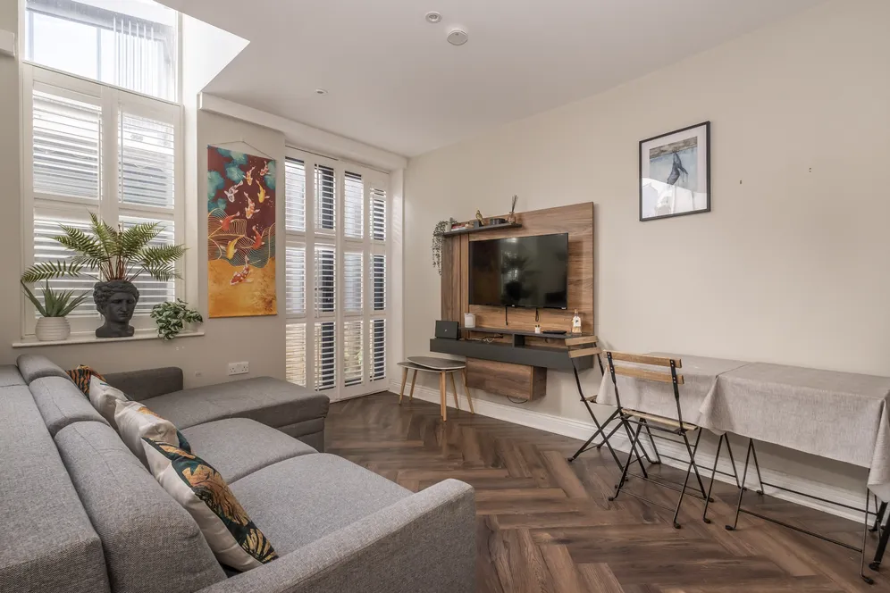 Burston Road, London, SW15 photo 4