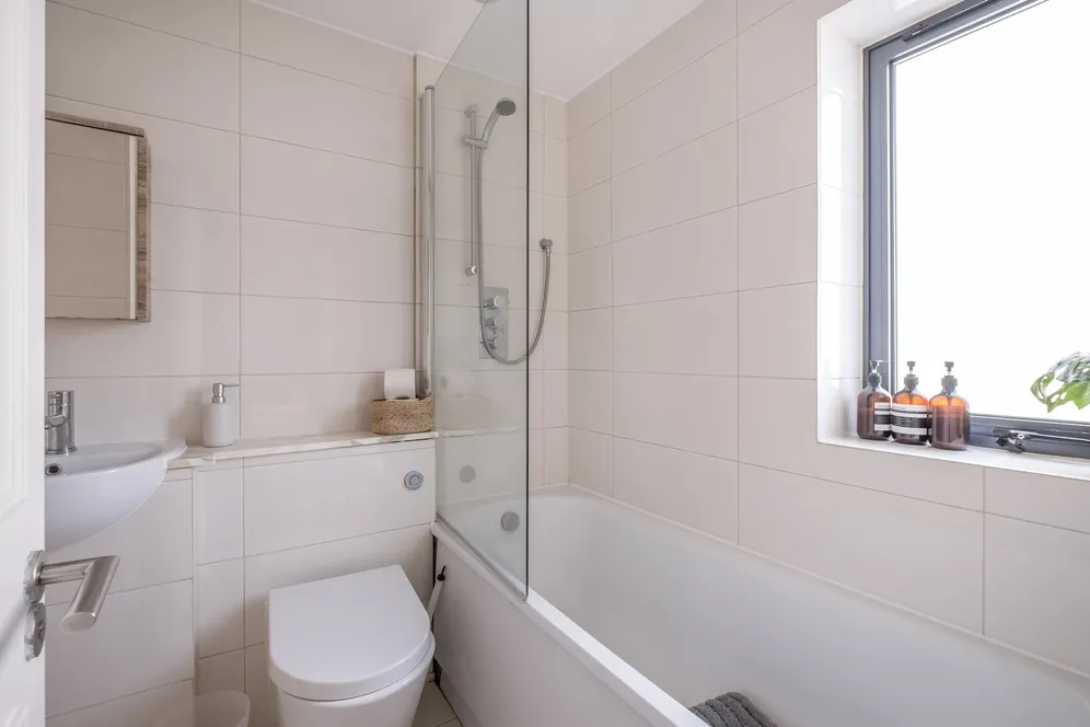 Burston Road, London, SW15 photo 10