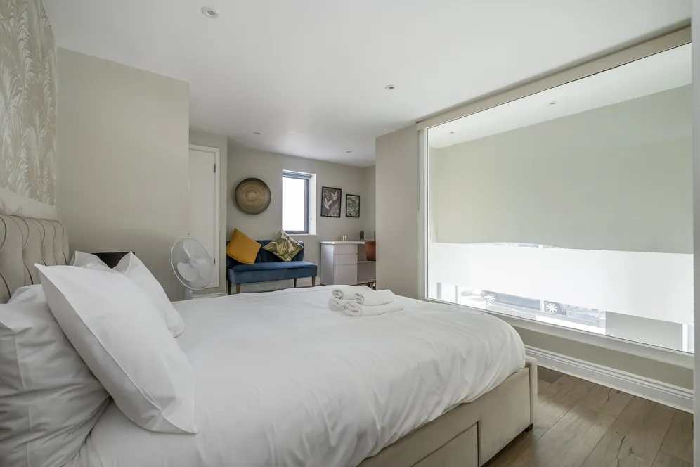 Burston Road, London, SW15 photo 11
