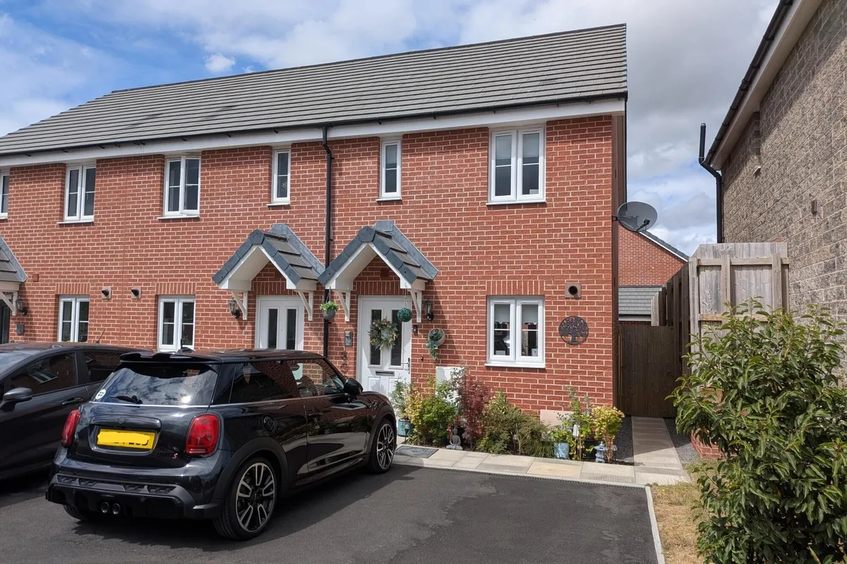 Heol Y Gylfinir, Llanilid, Pontyclun