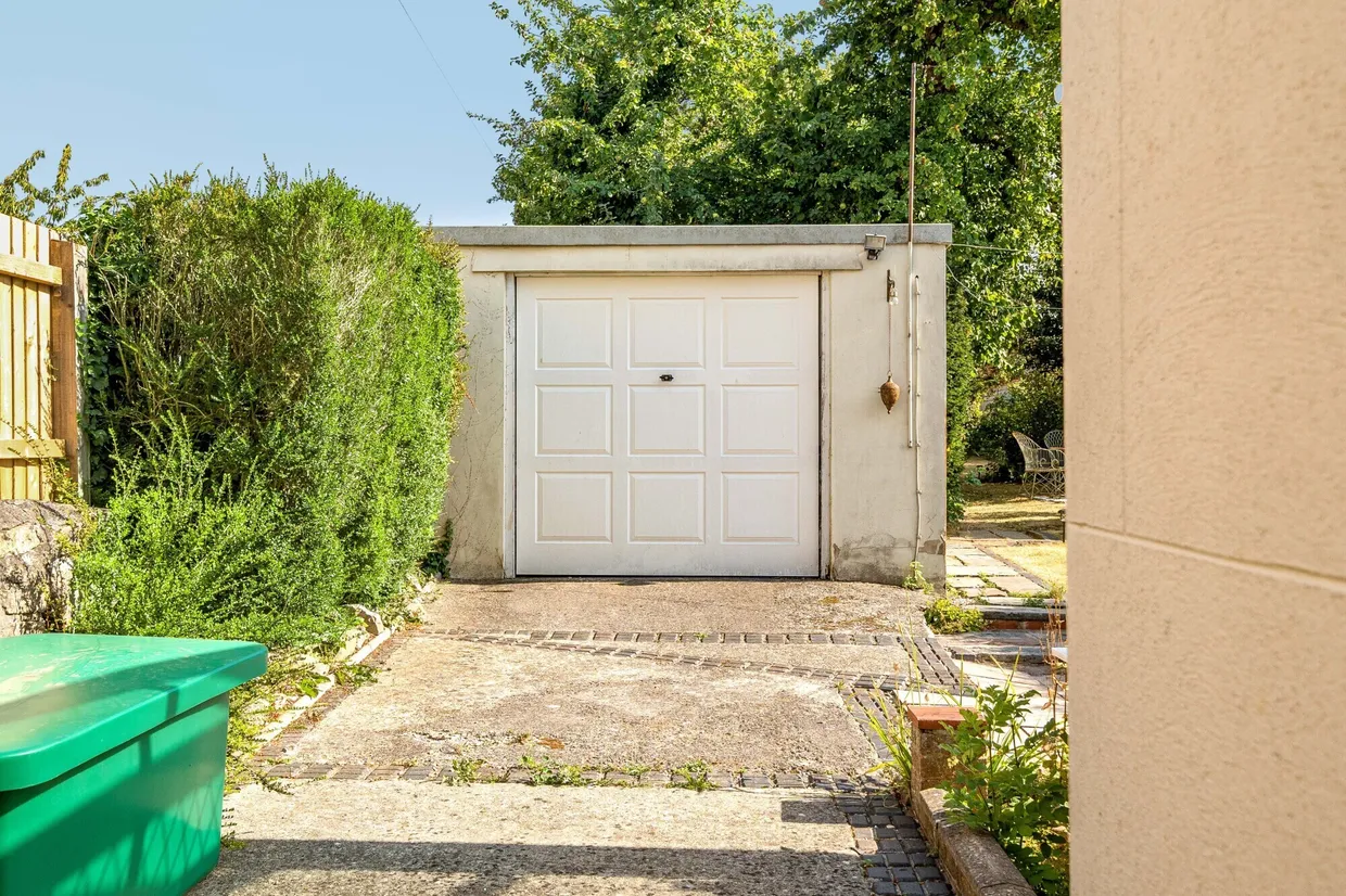 Bath Road, Keynsham, BS31 photo 17