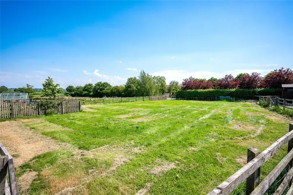 Lower Lane, Bowling Bank, LL13 photo 18
