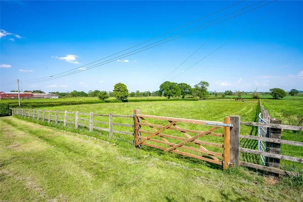 Lower Lane, Bowling Bank, LL13 photo 26
