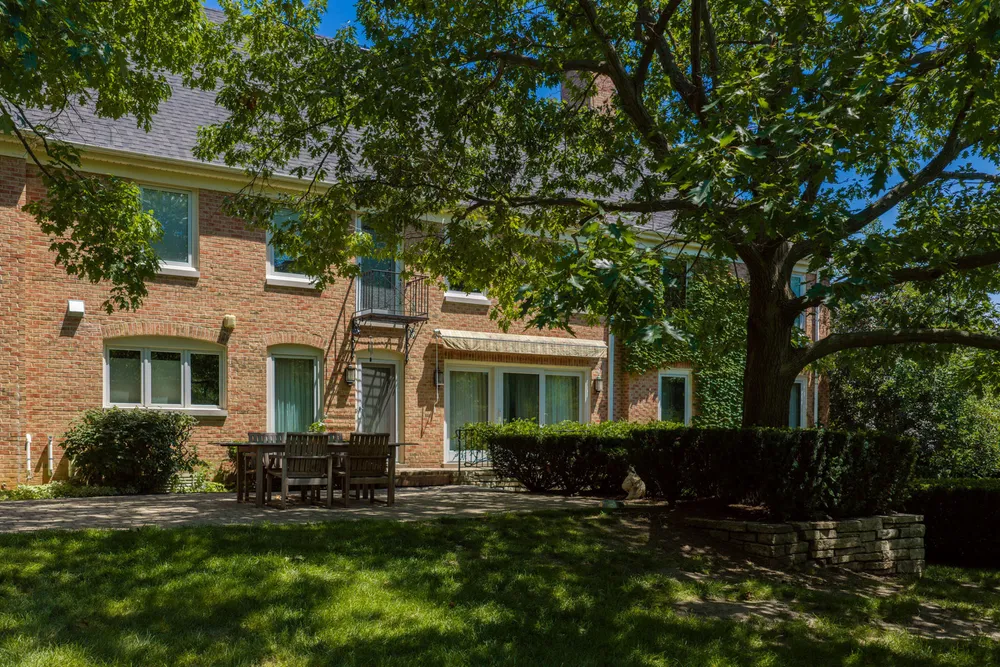 568 Plymouth Dr, Inverness, IL 60067